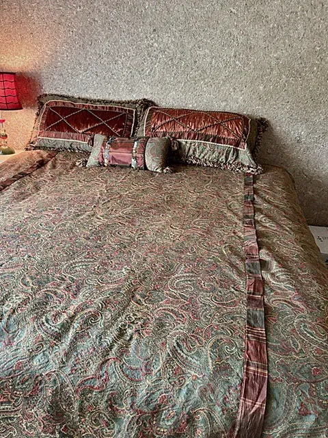 Bella Rose Neiman Marcus King Duvet Cover Throw Pillows Bed Skirt Velvet Holiday