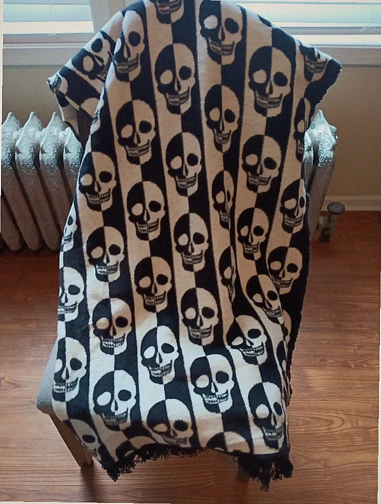 Docofil Reversible Halloween Black & White Throw Blanket 51" x 67" Skulls Fringe