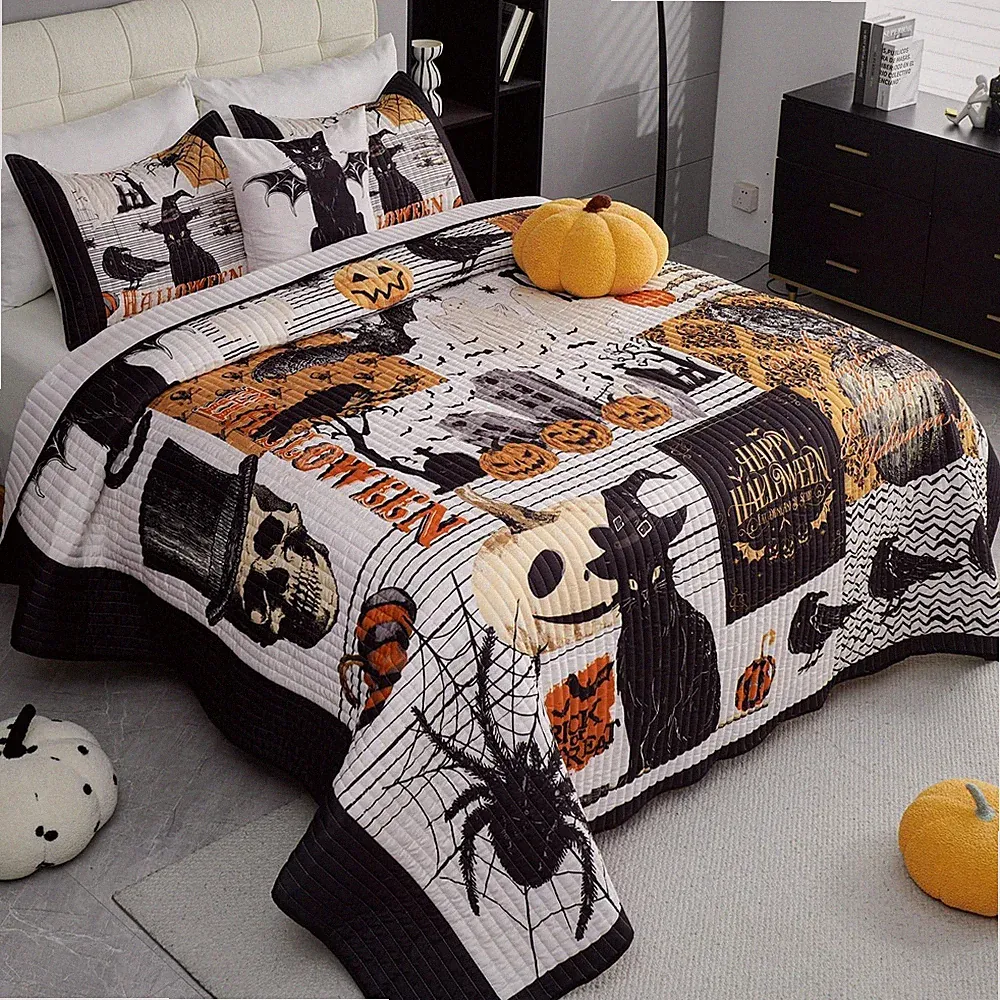 EVENHUG Halloween Theme King Size Quilt Bedding Set with 3 Pillow Shams (4 PCS)